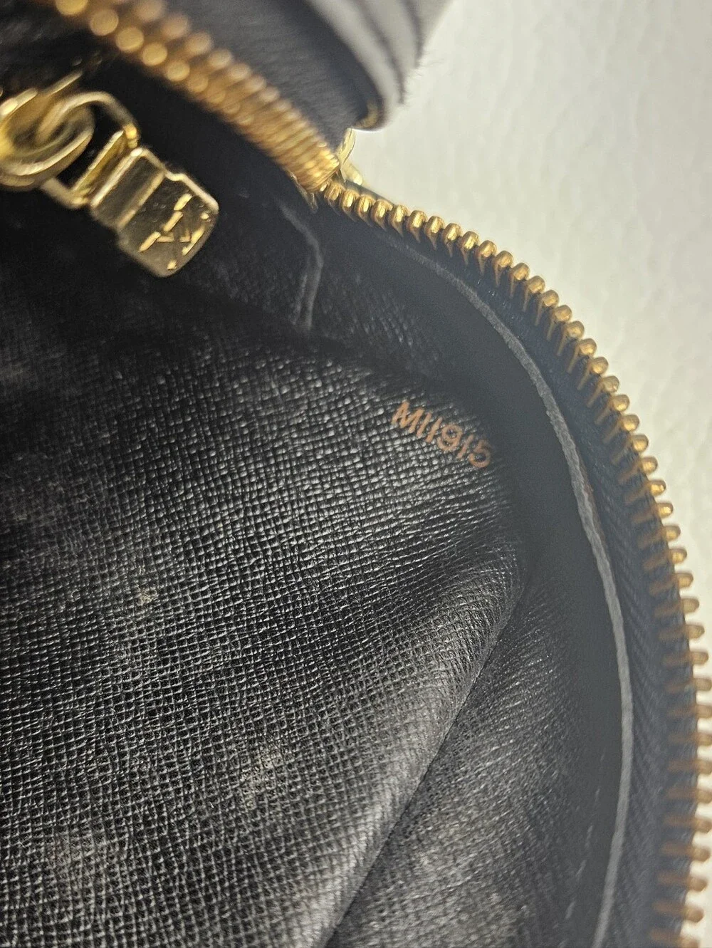 Authentic Louis Vuitton Trocadéro 27 EPI Crossbody Shoulder Bag w/dustcover - Picture 12 of 16
